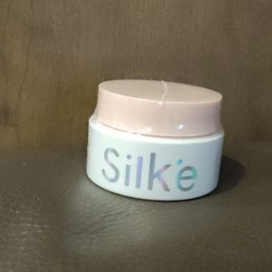 Silke Sleeve deep conditioning hair mask sealed.